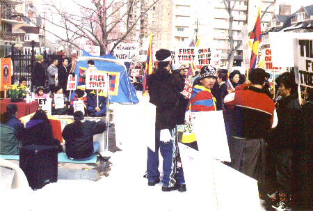 uprising5.jpg (172821 bytes)